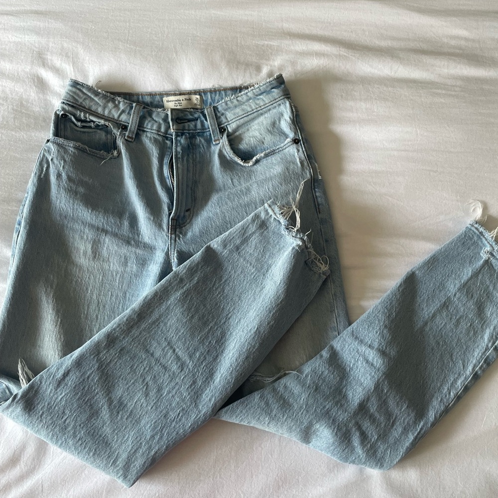 NWOT Abercrombie & Fitch High waisted Mom jeans